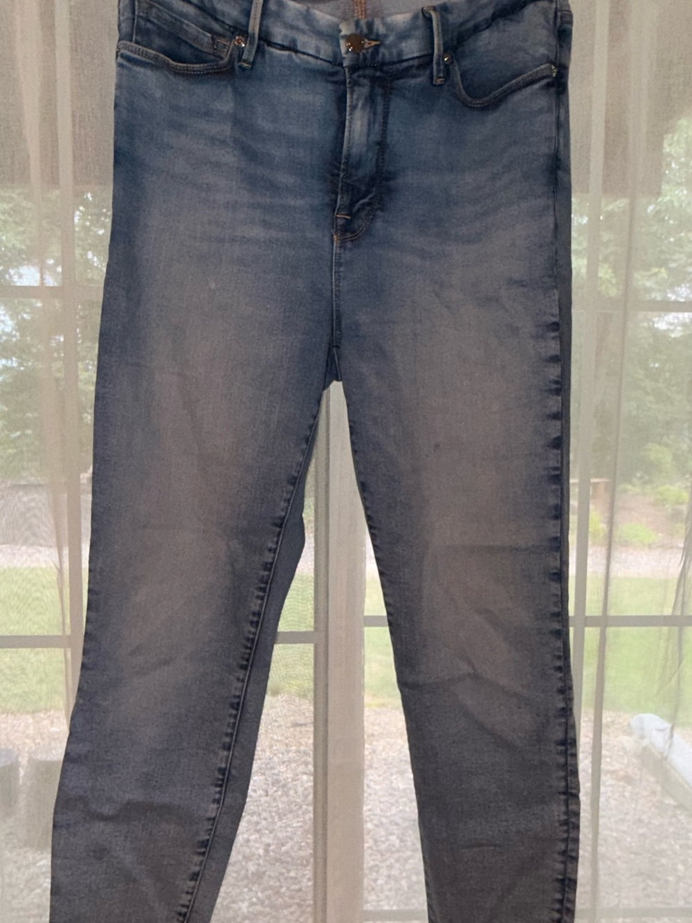 Good American Slim Straight Jeans in Light Wash Blue
